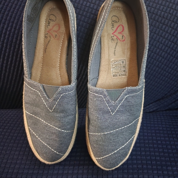 Mia Amore Shoes - Women Memory Foam Shoes Size 7 1/2  Blue Pull-on / Slip-on